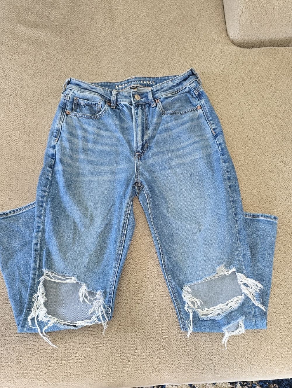 American Eagle Distressed Destroyed Strigid Mom Jeans - Size 6